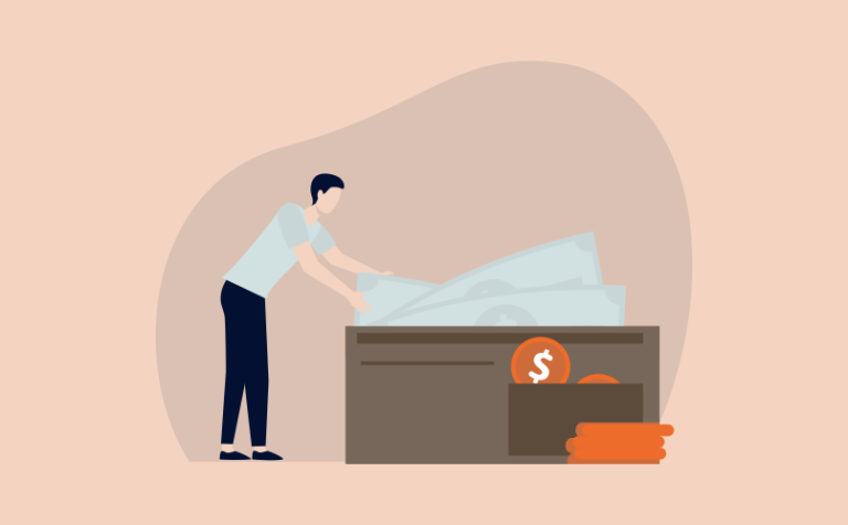 Ilustración de una persona parada junto a un gran cofre lleno de billetes de gran tamaño. Cerca, hay una caja abierta que contiene monedas con signos de dólar, así como una pila de billetes de color naranja. El fondo es melocotón claro.
